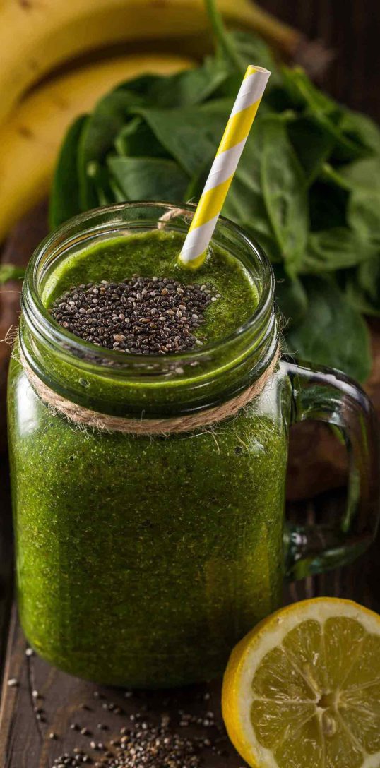 healthy-green-smoothie-with-spinach-in-glass-jar-KM2F6JY.jpg